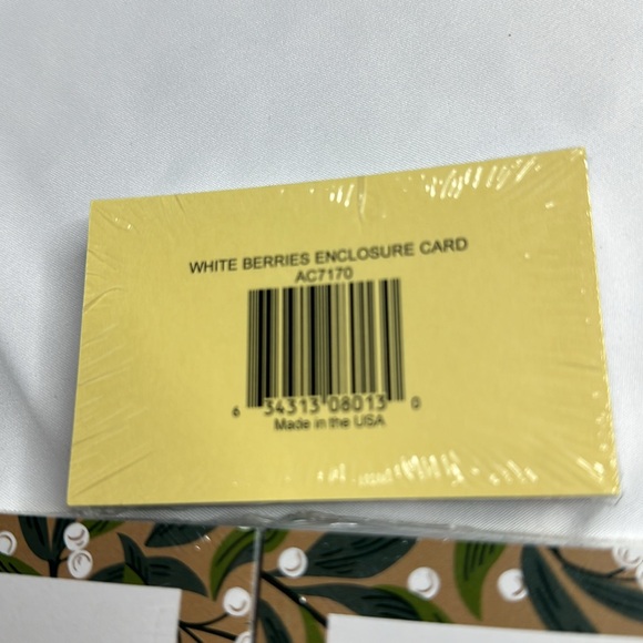 White Berries Enclosure Card 3.5x2.25" Pack of 50 - Picture 3 of 6